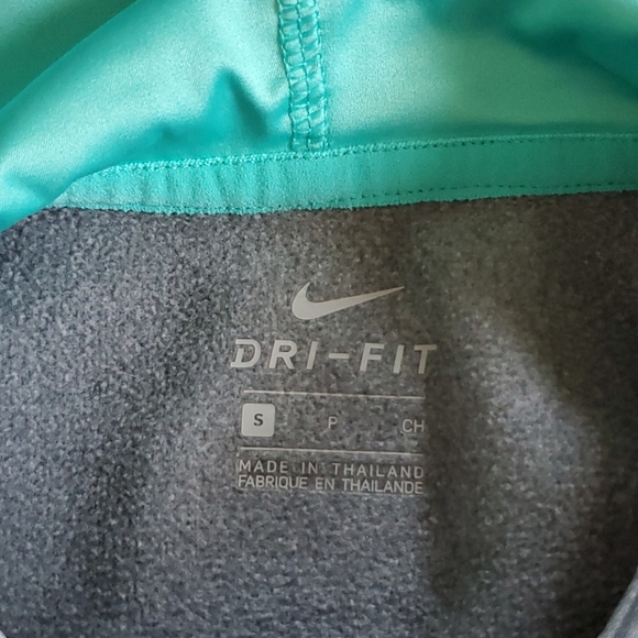 Nike dri-fit hoodie - Picture 2 of 2